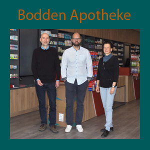 Thomas Lösch und Maria Clauss von StralDigital vor Ort bei "Bodden Apotheke" in Stralsund